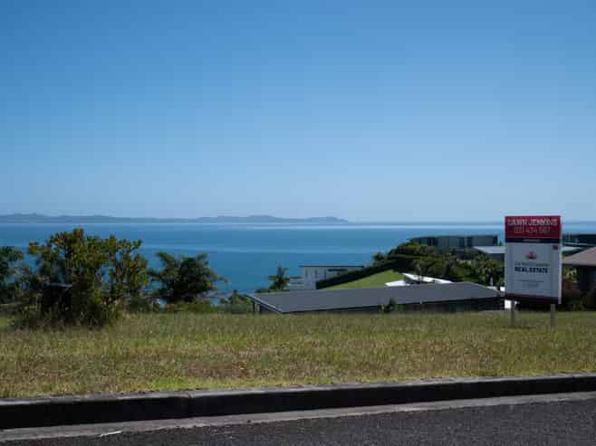 27 Dudley Crescent, Cable Bay