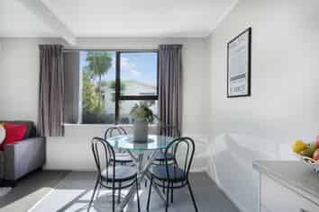 2/30 Chislehurst Street, Henderson