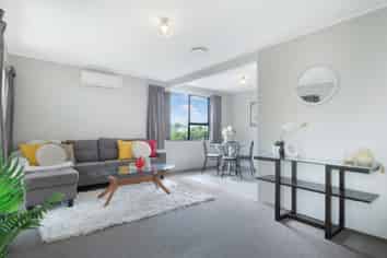 2/30 Chislehurst Street, Henderson