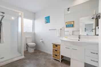 5/415 Port Road, Whangamata