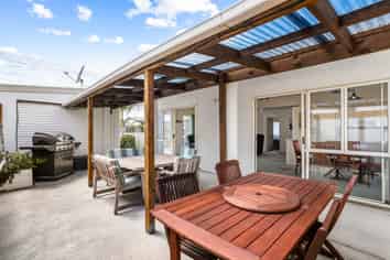 121 Exeter Road, Whangamata