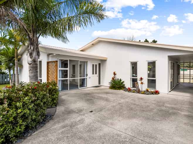 121 Exeter Road, Whangamata