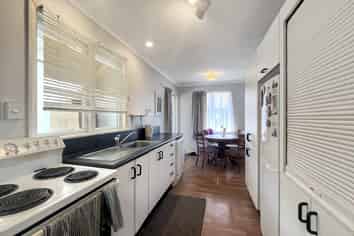 2 Hendon Place , West End