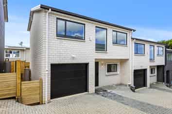 73 Royal Road, Massey