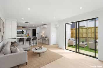 73 Royal Road, Massey