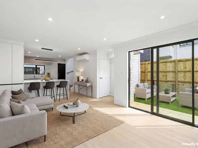 73 Royal Road, Massey