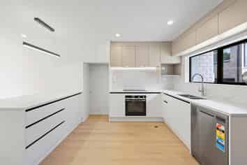 73 Royal Road, Massey