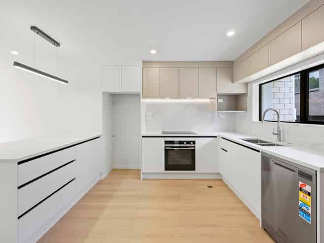 73 Royal Road, Massey