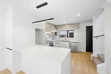 73 Royal Road, Massey