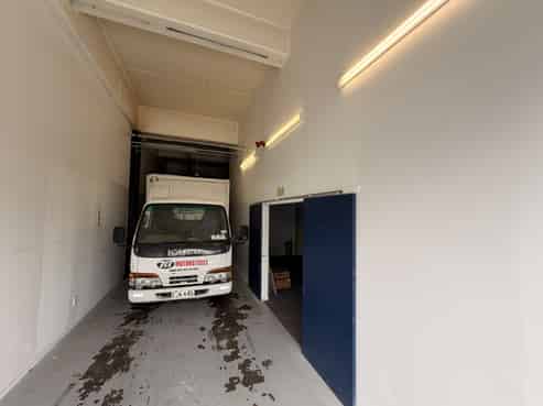 High stud warehouse with offices!