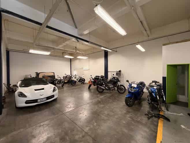 High stud warehouse with offices!