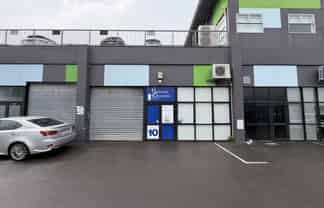 High stud warehouse with offices!