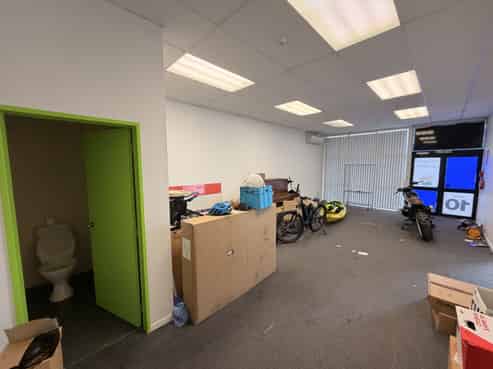 High stud warehouse with offices!