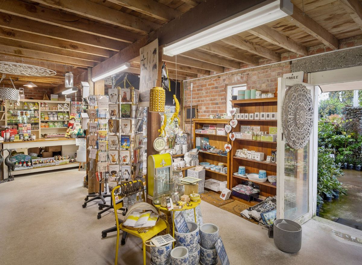 Historic Freehold with Café & Garden Centre - Més