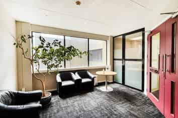 EXCELLENT EPSOM OFFICE WITH 12 PARKS
