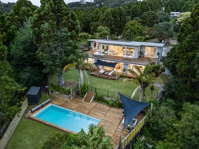 18 Kopiko Road, Titirangi
