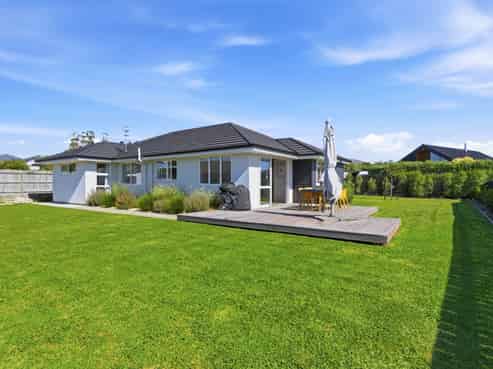 28 Les Wakefield Road, Mapua