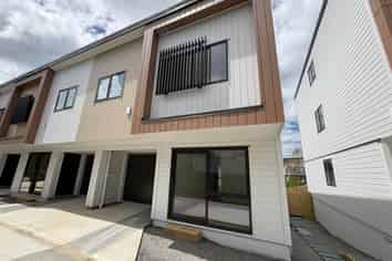 6/8 Grove Lane, Pakuranga