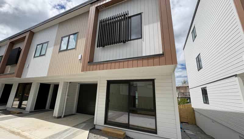 6/8 Grove Lane, Pakuranga