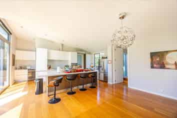 276 Lake Road, Hauraki