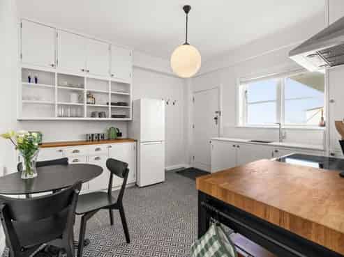 1/541 Marine Parade, Napier South