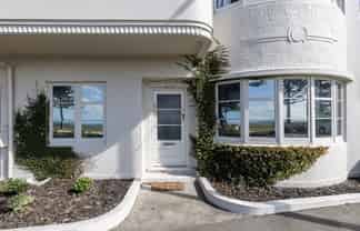 1/541 Marine Parade, Napier South