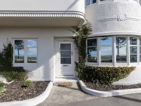 1/541 Marine Parade, Napier South