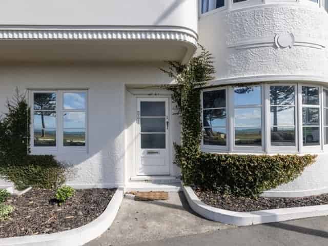 1/541 Marine Parade, Napier South