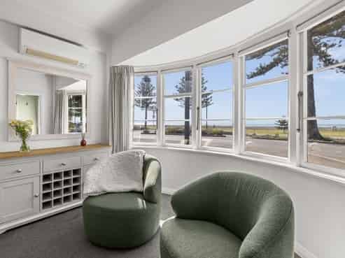 1/541 Marine Parade, Napier South