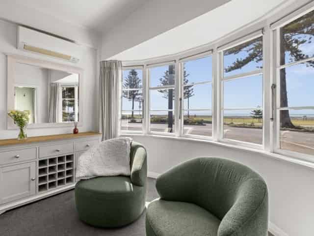 1/541 Marine Parade, Napier South