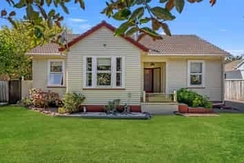 105  Anzac Parade, Whanganui East