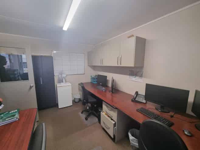 QUALITY TRADE RETAIL PREMISES - FAIRS ROAD