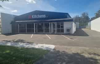 QUALITY TRADE RETAIL PREMISES - FAIRS ROAD