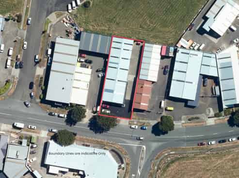 QUALITY TRADE RETAIL PREMISES - FAIRS ROAD