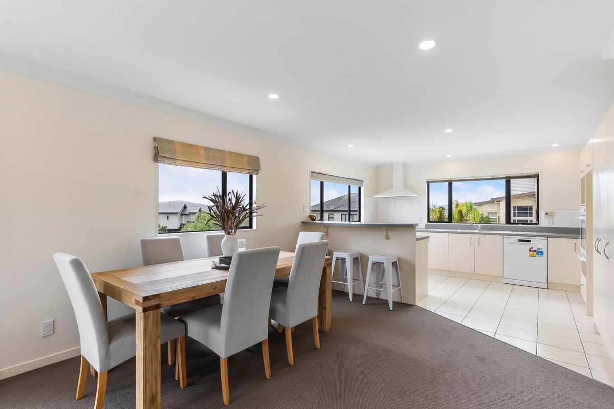 Highly Desirable in So Many Ways – pohled 2