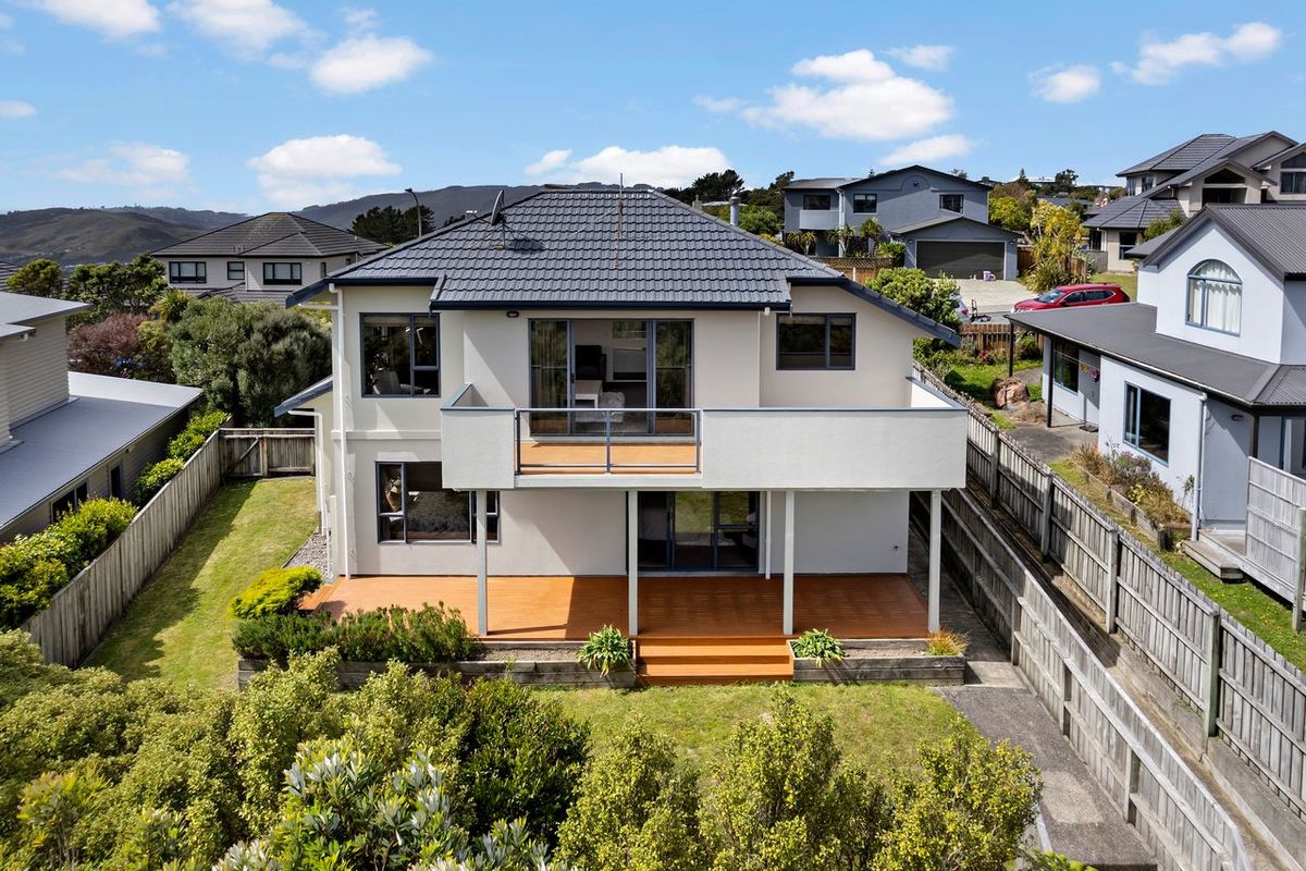 Highly Desirable in So Many Ways – pohled 5