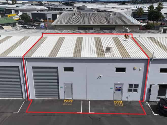 126sqm Tilt Slab Unit with Vacant Possession