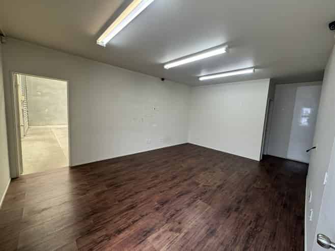 126sqm Tilt Slab Unit with Vacant Possession