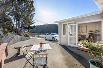 189 Severn Street, Island Bay