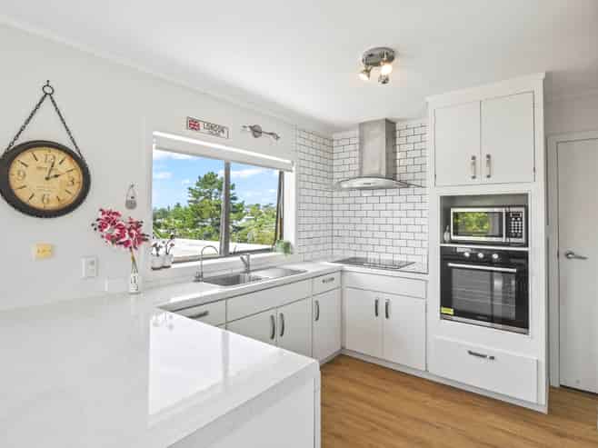 170 Stapleford Crescent, Browns Bay