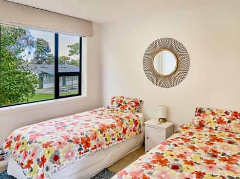 . Quick walk to Hutt CBD and Hospital, Boulcott