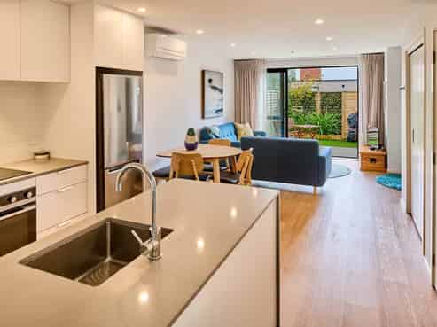 . Quick walk to Hutt CBD and Hospital, Boulcott