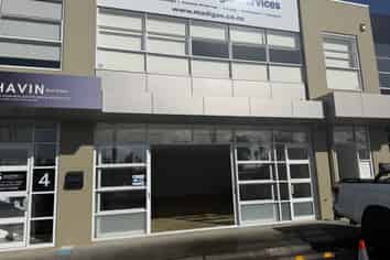 Great Opportunity for Retail, Office or Showroom