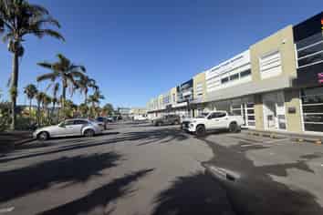 Great Opportunity for Retail, Office or Showroom