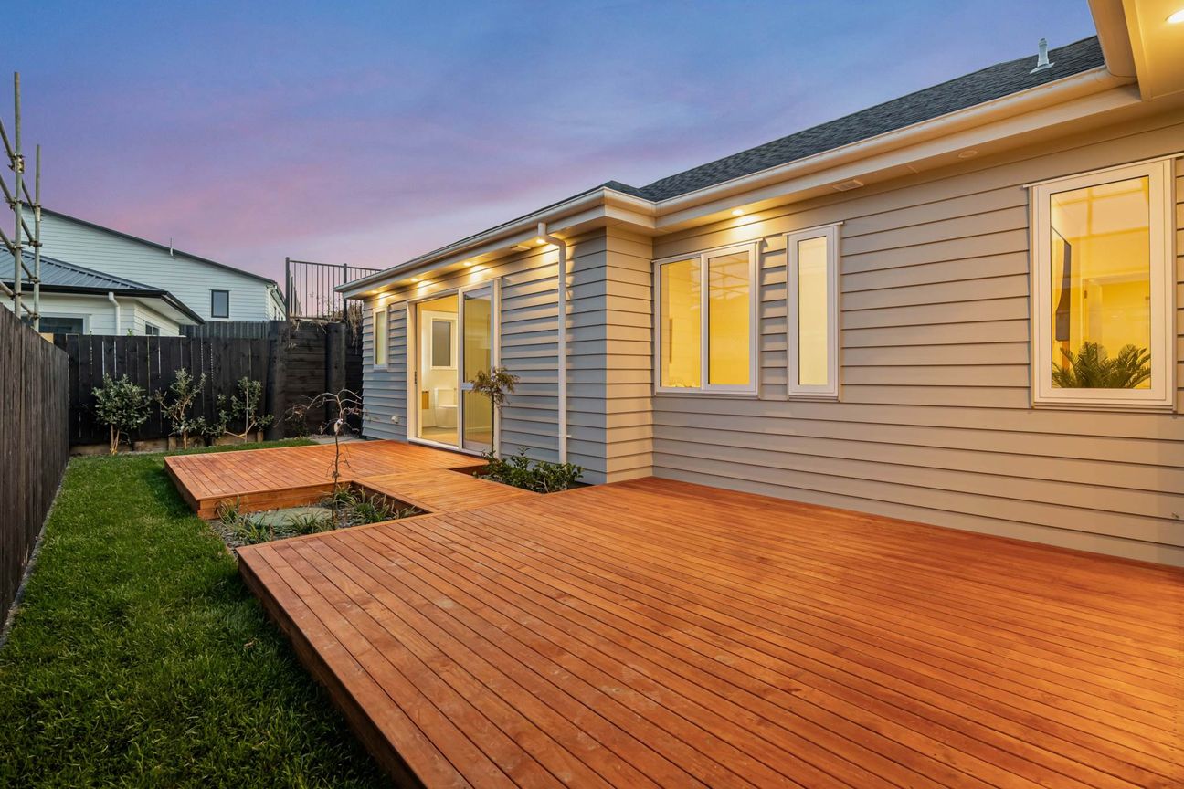 Family Home with Dual Master Comfort - Aanzicht 4