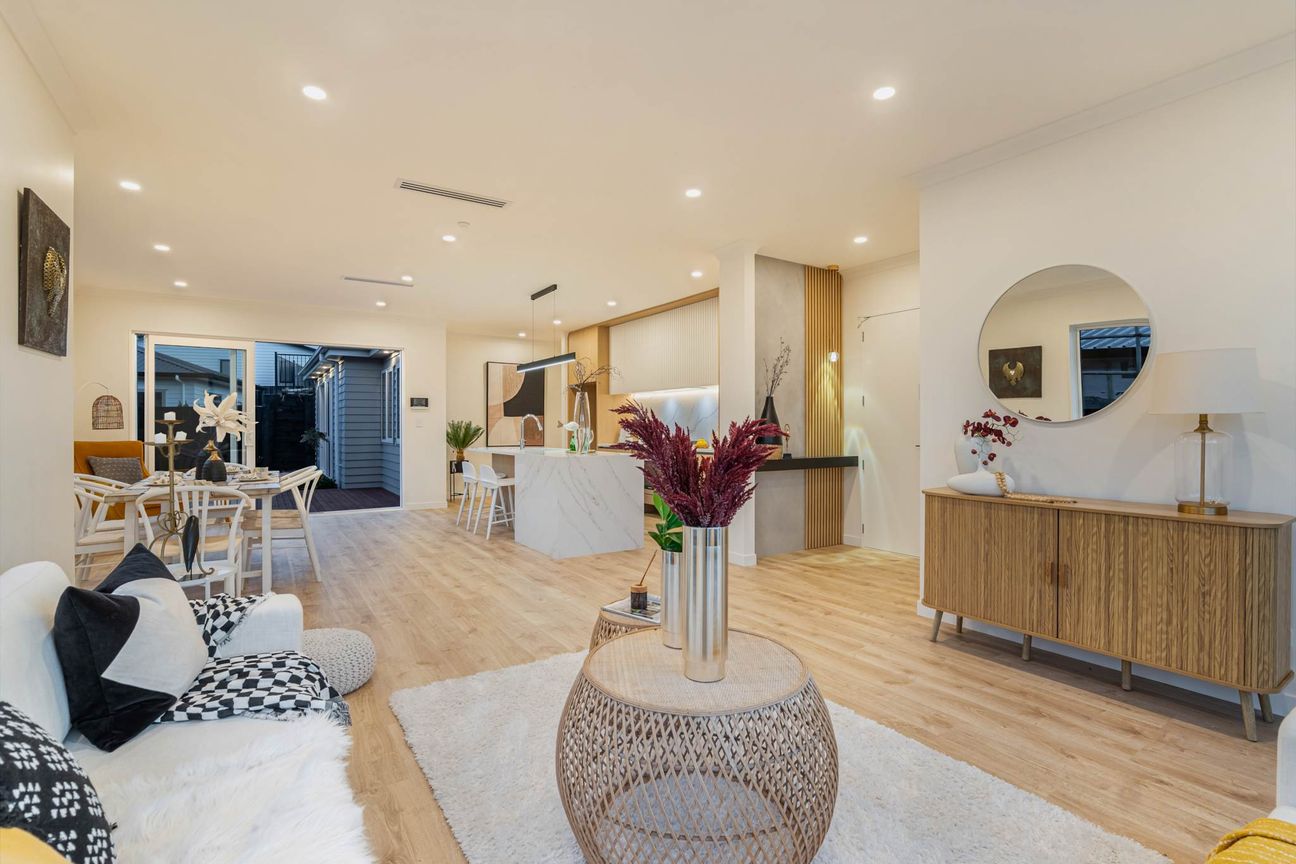 Family Home with Dual Master Comfort - Aanzicht 5