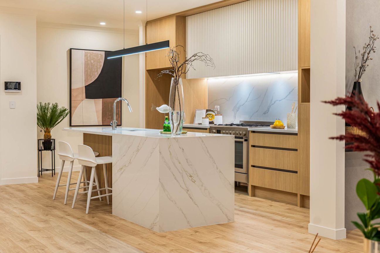Family Home with Dual Master Comfort - Aanzicht 6