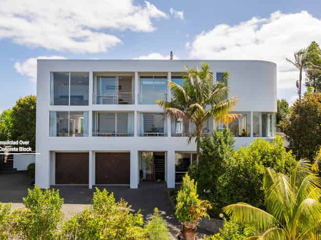 2/36 King Richard Place, Browns Bay