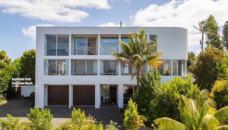 2/36 King Richard Place, Browns Bay