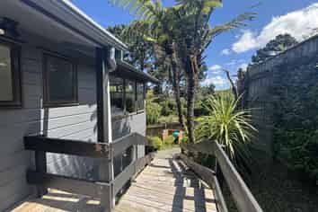 Upper Flat/13A Palm Grove, Belmont